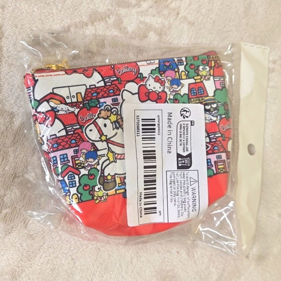 Hello Kitty With Horse Coin Purse - Picture 2 of 8